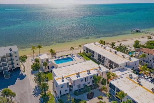Beachfront Condo on Coco Plum Beach in Marathon