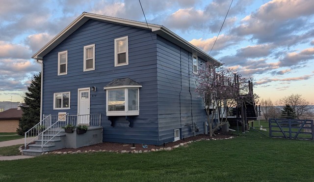 Beachfront home with beautiful view! Spacious 4-bedroom in charming Kewaunee. in Kewaunee