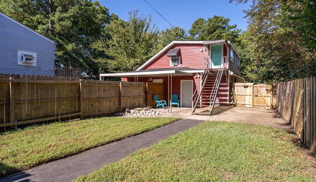Beachside Retreat for 4 – Walk to Buckroe Beach! in Hampton