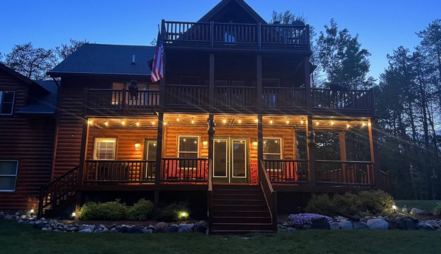 Bear Cabin - Waterfront - Huge Yard + Hot Tub - Peaceful Setting - EV Charger in Maple River Township