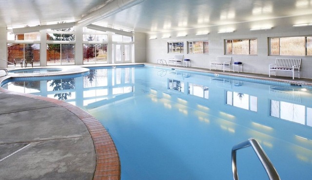 Bear Lake | Couples Lake Retreat | Pool + Lake in Garden City