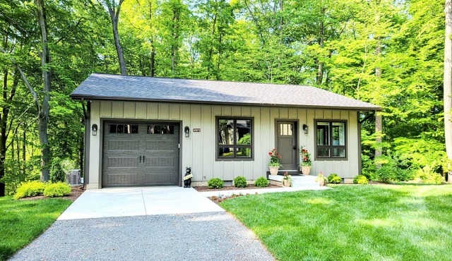Bear Mountain Cottage in Paeonian Springs