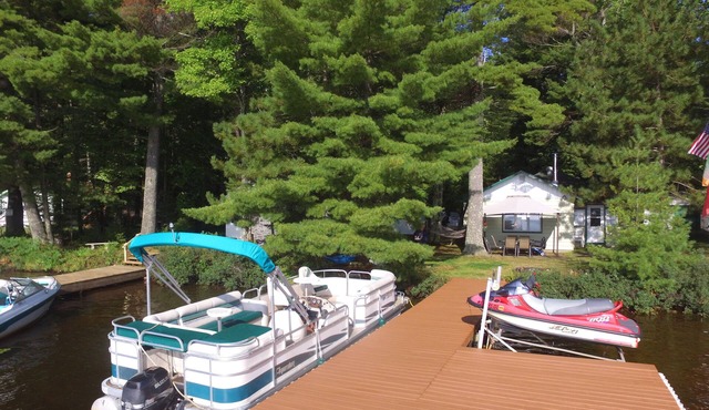 Beautiful 2.5 Bedroom House on Cranberry Lake in Eagle River