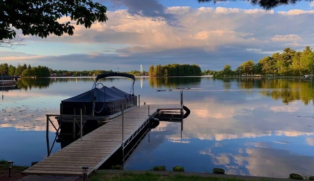 Beautiful 4 Seasons Minocqua Lake House with optional pontoon in Minocqua