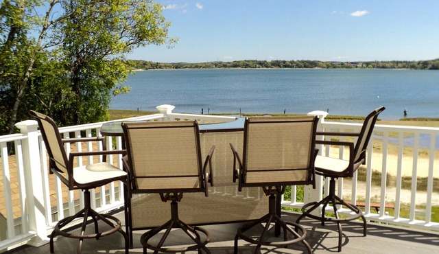 Beautiful 5BR CapeCod Handicap-Assess.BeachFrontHome w/Gorgeous Panoramic Views in Buzzards Bay