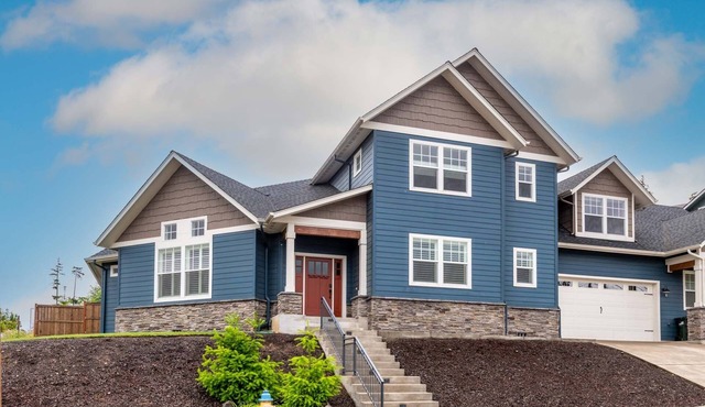 Beautiful Custom Home Centrally Located Near The University of Oregon in Eugene