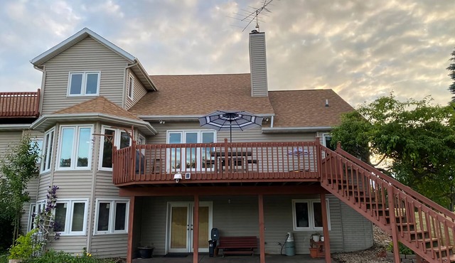 Beautiful House On Grass Runway With Fly-In/Fly-Out Access in Tecumseh