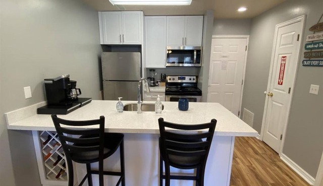 Beautiful Inn Building Condo 208 Pet friendly in Garden City
