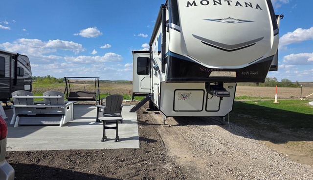 Beautiful luxury camper in country setting just 1 mile from town. in Sergeant Bluff