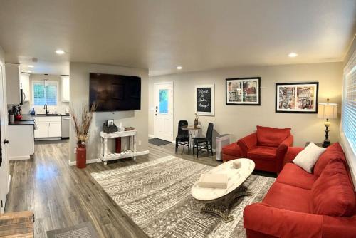 Beautiful, well-stocked home - sleeps 7! in Yakima