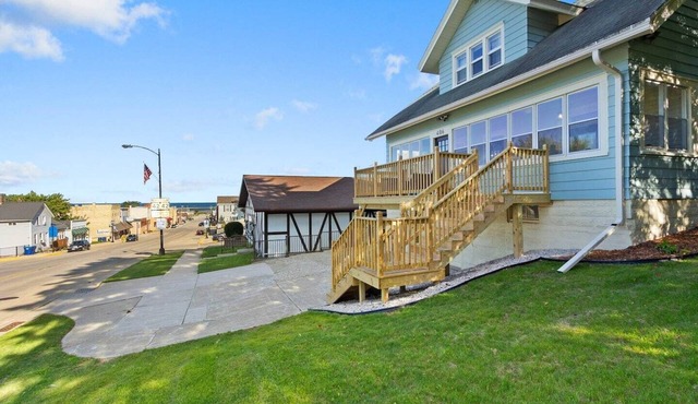 Beautifully remodeled home with stunning views of lake and easy walkability to downtown Kewaunee! in Kewaunee