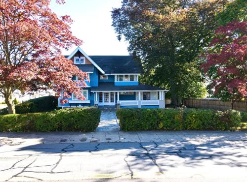 Beechmont-Charming Colonial for Events and Getaways! in Bridgeport