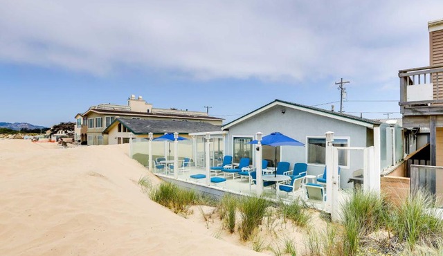 Between the Dunes: Breezy Beachfront Oceano Home! in Oceano