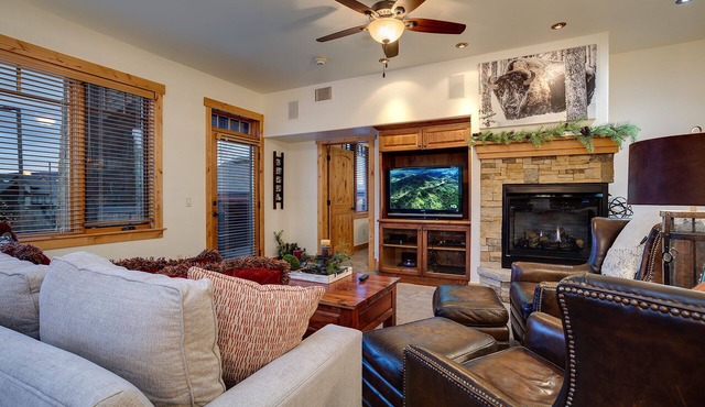 BL6102 | Unforgettable Mtn Getaway | 4 Pools | Walk to Mountain | Air Chilling in Steamboat Springs
