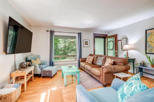 Blacksburg Hideaway w/Hot Tub ~ 5 Mi to Campus! in Blacksburg
