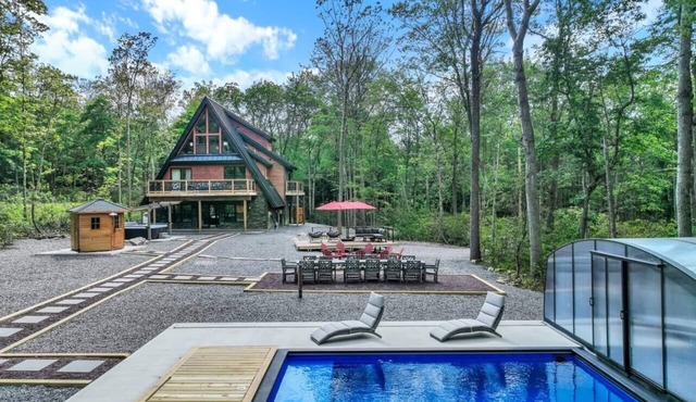 Bliss A-Frame, Heated Pool AxeThrow Sundeck Sauna HotTub FirePit in Jim Thorpe