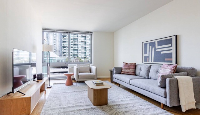 Blueground | LIC, pool & gym, nr parks in New York