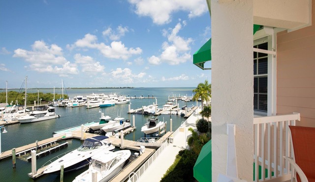 Boater's Dream 2Bed 2Bath Condo, 30 night stay w/water views, balcony, pool in Key West