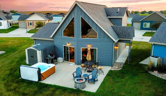 BOHO Bungalow on the Pond in Arnolds Park