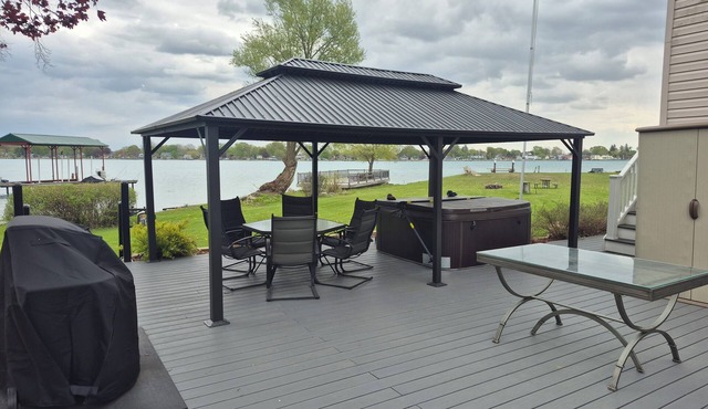 "Bonfire's , Hot tub and Freighters " in Marine City