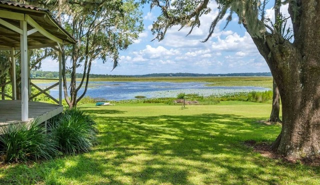 Booking now! Lake, Pool, Spa, Man Cave, Game Room in Leon County