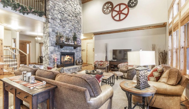 BOULDER RIDGE - 7 BD, HUGE THEATER, POOL TABLE, HOT TUB, SAUNA in Sundance