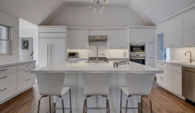 Bridgehampton outdoor tv&fireplc in bridgehampton