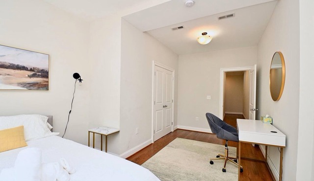 Bright & Spacious 5BR Home Near Capitol Hill Free Parking in Washington DC