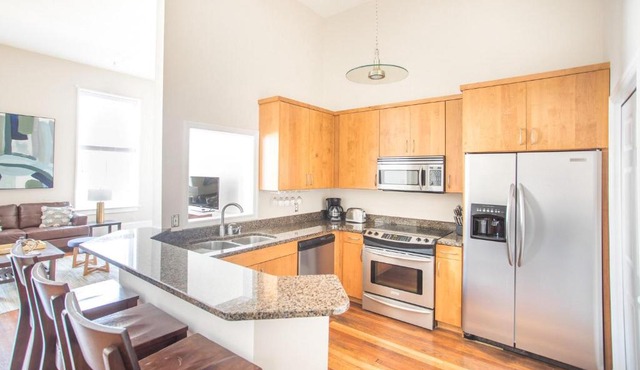 Broughton Central by Lucky Savannah in Savannah