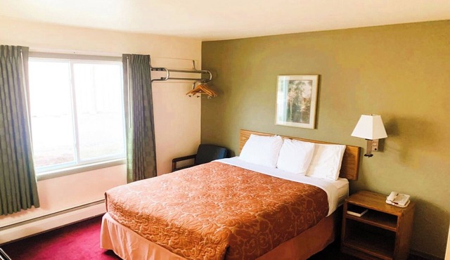 Budget Room Near Staples Dining – Perfect Rest Stop for Road Trippers in Staples