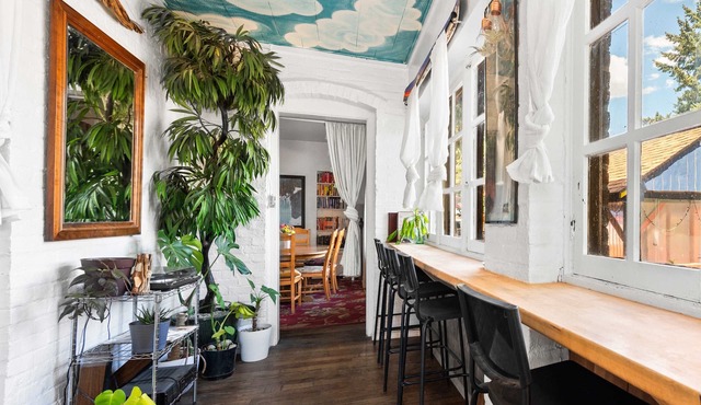 Bunk+Brew Historic Lucas House - Hostel in Bend