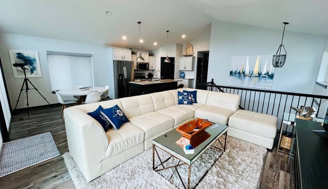 Casa Lago & 6-seat UTV with 4-Beds & Okoboji Lake Views steps from Bridges Bay! in Arnolds Park