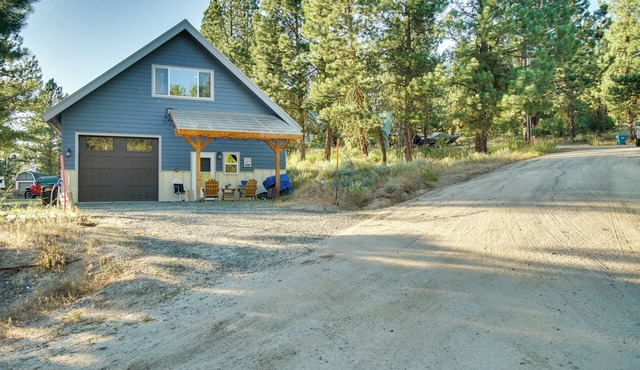 Cascade Cabin Hideaway w/Views, 1/2 Mi to Lake in Cascade