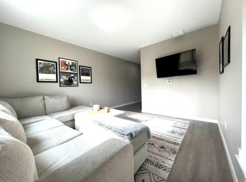 Central Cedar Falls Townhome - King Beds! in Cedar Falls