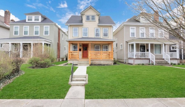 Central Columbus: Cozy Housing on Oak in Columbus