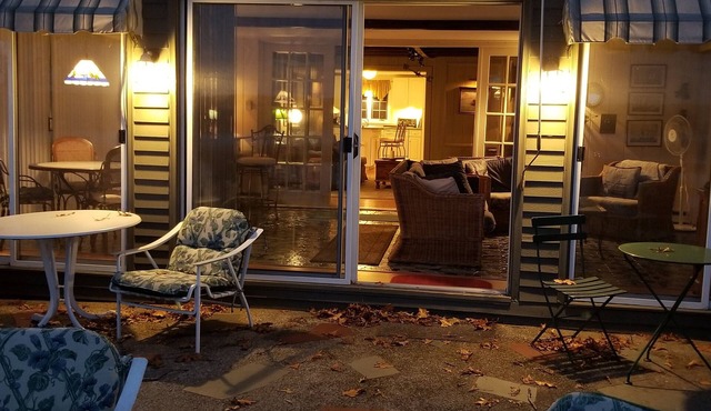 Centrally Located, Dog Friendly, Vintage Lake House With Contemporary Amenities. in Webster