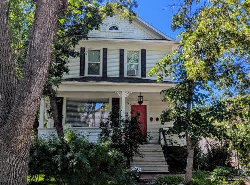 Charles Street Vacation Home in Lethbridge