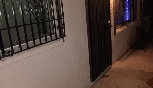 Charming 1-bedroom condo in fabulous Las Vegas with AC, WiFi, unit 2 in Las Vegas