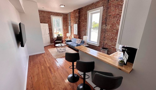 Charming 2-Bedroom Apartment in Historic Frenchtown with Modern Amenities in Saint Charles