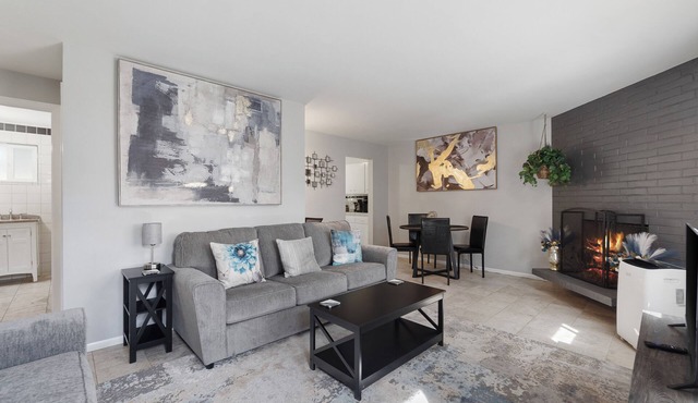 Charming 2-bedroom apartment with WiFi, AC in Olympia in Olympia