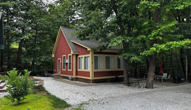 Charming 2-bedroom cottage in Westford, sandy beach, 2 pools, restaurant on site in Westford