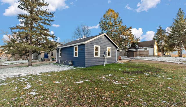 Charming 2-bedroom cottage in delightful Willmar with WiFi, AC in Willmar