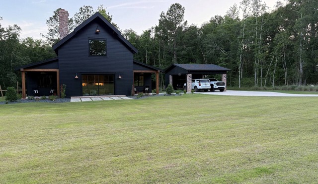 Charming 3 bedroom Modern Barn in Appling. Available for FISHING TOURNAMENTS in Appling