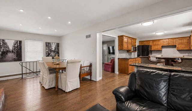 Charming 3-bedroom house with fenced yard in Independence