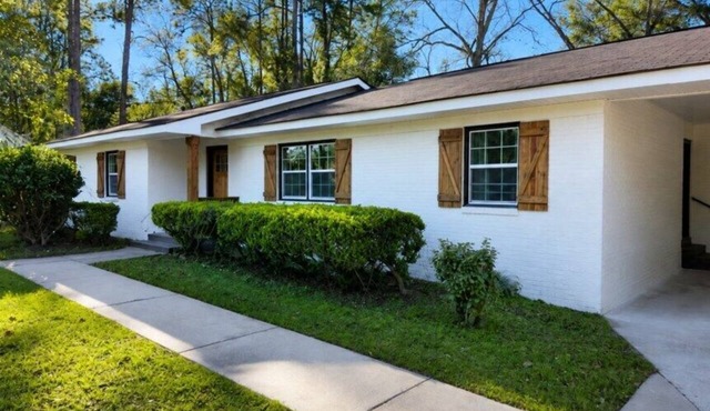 Charming 4BR/2BA Home in Bainbridge - Fenced Yard & Outdoor Gas Fireplace! in Bainbridge