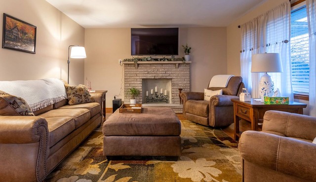 Charming and Spacious 3 Bedroom Home in Lancaster in Lancaster