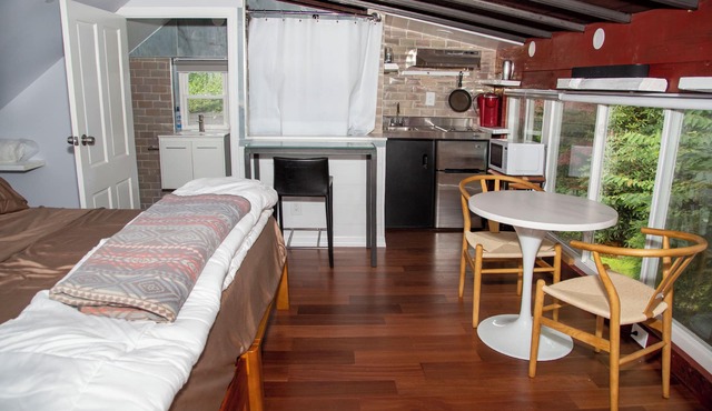 Charming bungalow with AC and WiFi in fantastic Cold Spring Harbor. in Cold Spring Harbor