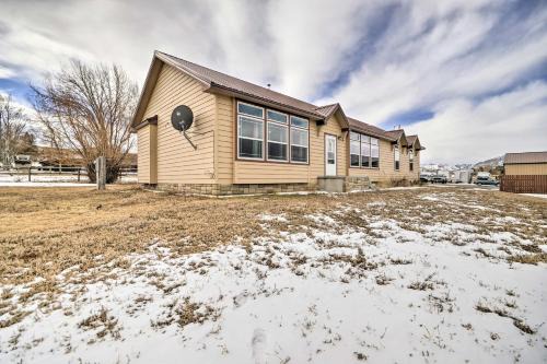 Charming Cody Vacation Home w/Mtn Views! in Cody