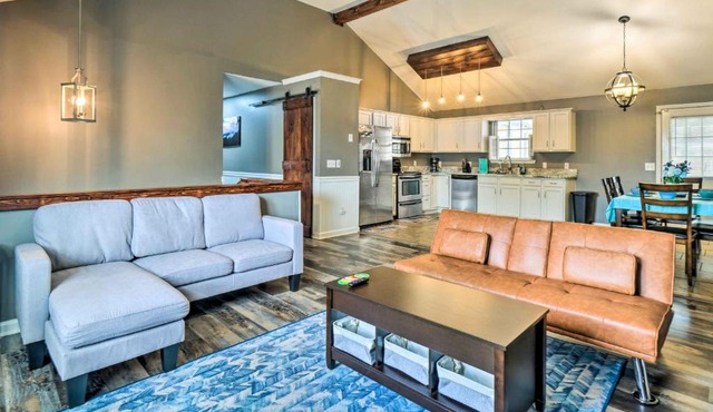 Charming Home with Pool Less Than 10 Mi to Chattanooga! in Fort Oglethorpe