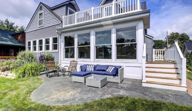 Charming Lake Winnebago Retreat Dock and View! in Oshkosh